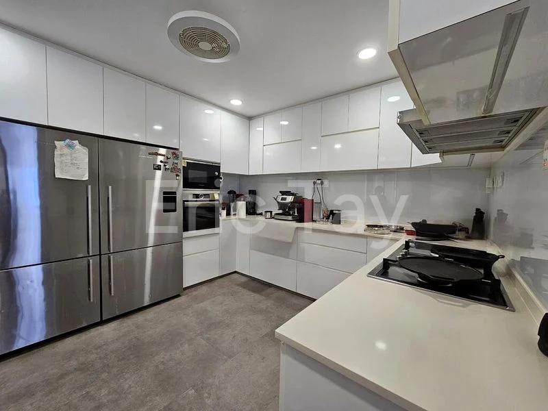 4 Bed Condo for Sale in  Beverly Hill - Image 4